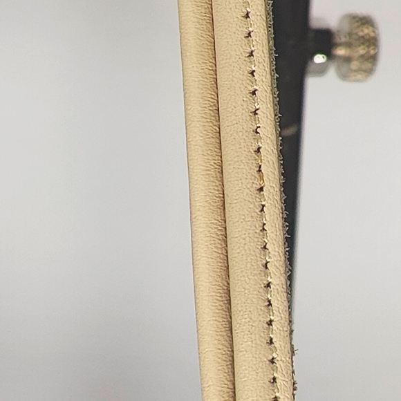 Vintage Coach Swinger Crossbody - Picture 5 of 10